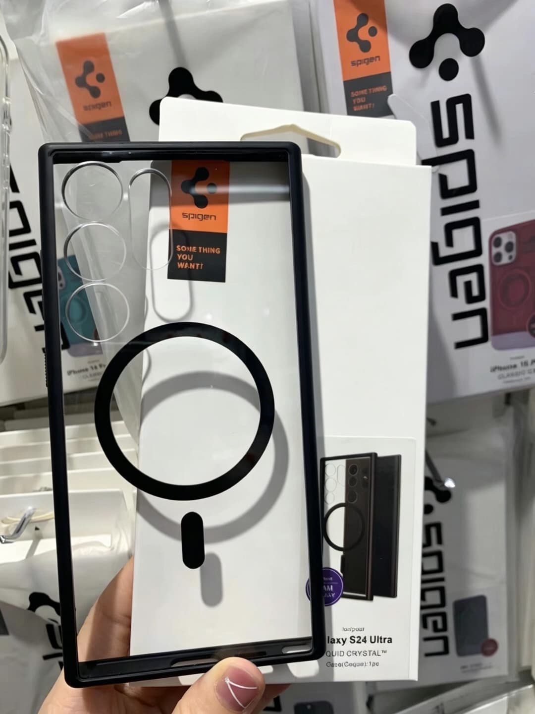 غطاء هاتف شفاف مغناطيسي من Spigen لهواتف سامسونج S25 Ultra وS24 Ultra، غطاء حماية مضاد للسقوط - 4