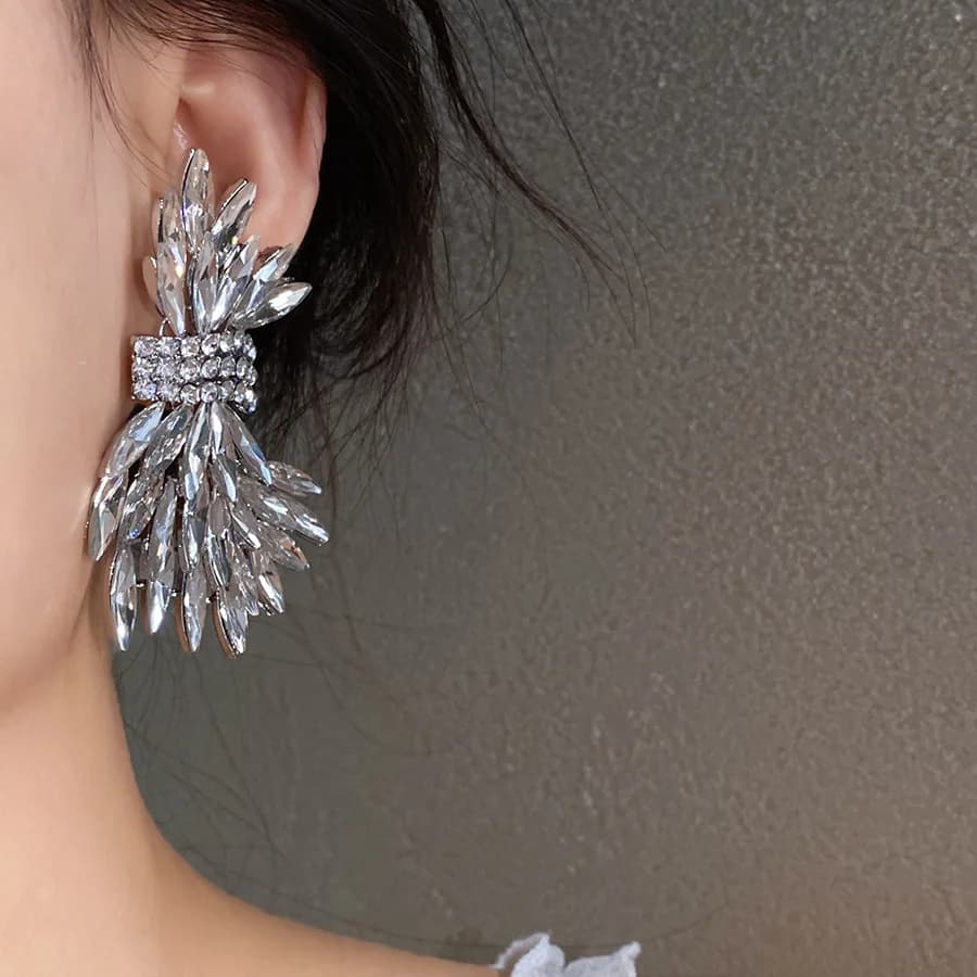 أقراط مسامير كبيرة مرصعة بالكريستال اللامع للنساء، تصميم فاخر من العلامة التجارية، إكسسوارات أذن للحفلات، مجوهرات حفلات العطلات - 4