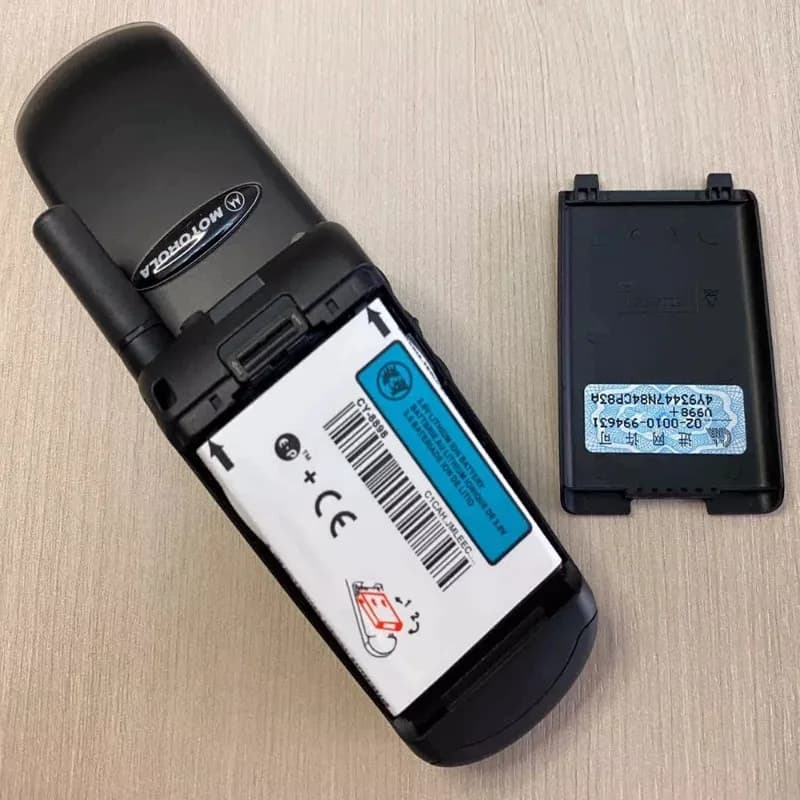 هاتف محمول كلاسيكي قديم Motorola V998 بتصميم صدفي قابل للطي مناسب كهاتف احتياطي تقليدي - 6