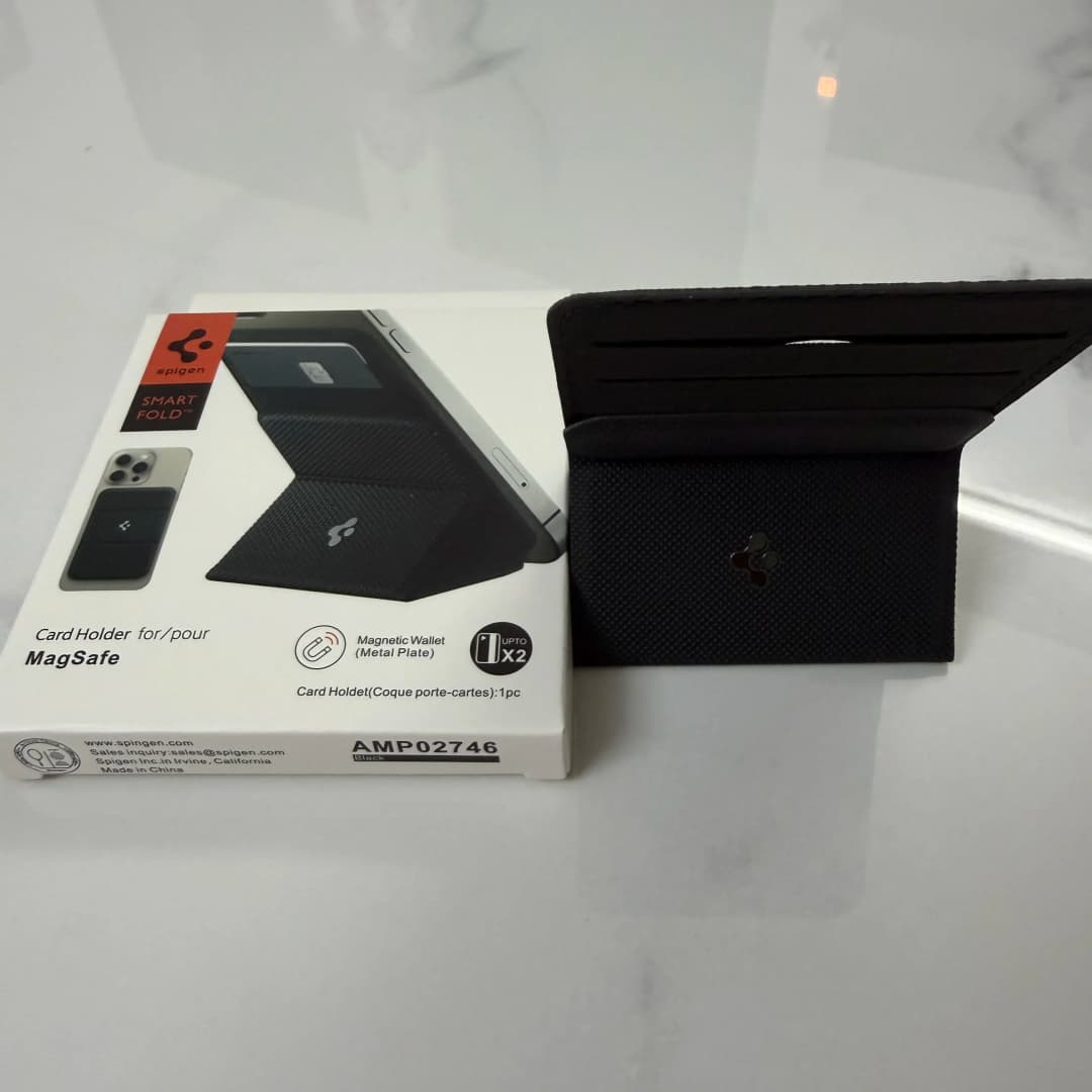 حافظة بطاقات محفظة Spigen الأصلية القابلة للطي المغناطيسية لهواتف iPhone 17 و16 و15 و14 Pro Max متوافقة مع Magsafe مع حامل صندوق - 3