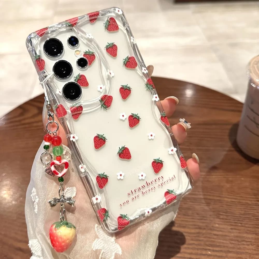 غطاء هاتف بطباعة فراولة، مناسب لـ Samsung Galaxy S25-A33، شفاف وناعم - 2