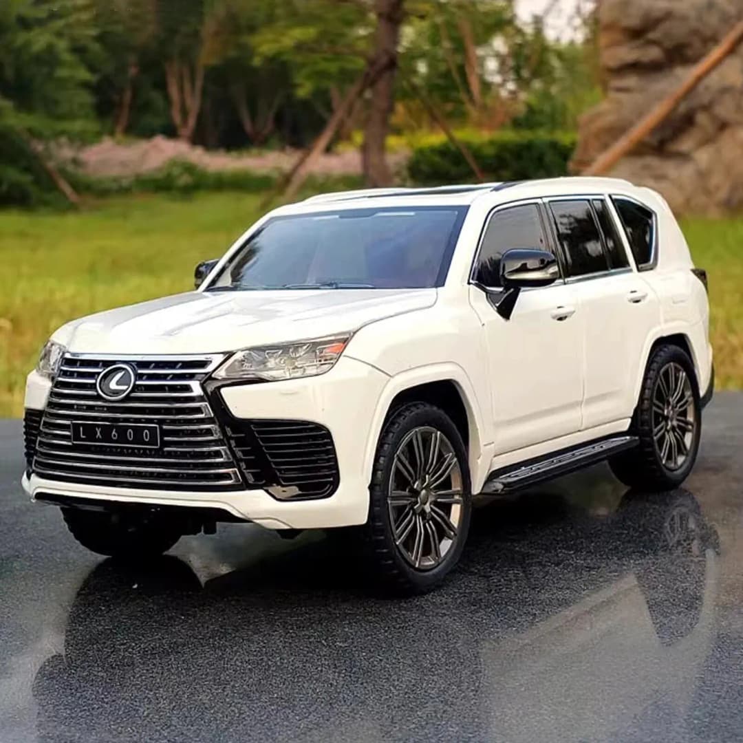 1:24 LX600 Off-Road in Luxury SUV Model Car, Zinc Alloy Pull Back Toy Car with Sound and Light for Kids Boy Girl Gift