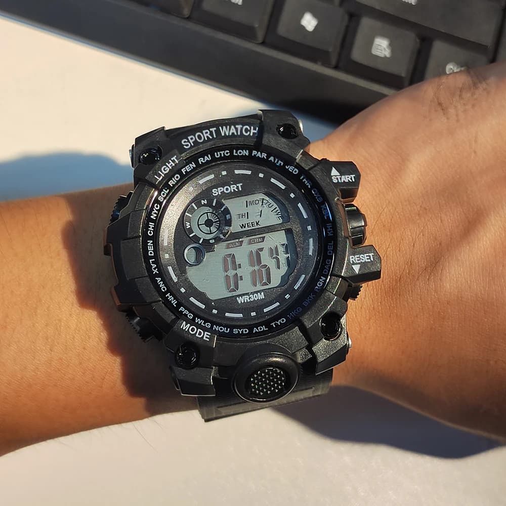 ساعات رقمية LED مضيئة عصرية رياضية مقاومة للماء للرجال والأطفال والمراهقين ساعة عسكرية - 4