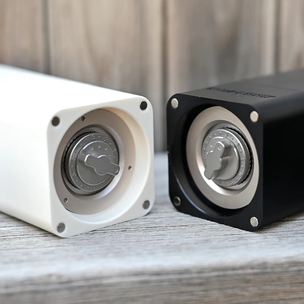 مطحنة كهربائية محمولة FEMOBOOK A2، قابلة للشحن، مع شفرة 7 نواة، تصميم بجذب مغناطيسي، بطارية 4000 مللي أمبير - 2