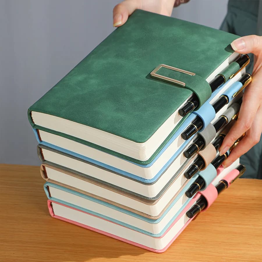 دفتر ملاحظات جلدي كلاسيكي A5 بغطاء ناعم شخصي - مثالي لاجتماعات العمل والحياة الجامعية - 4