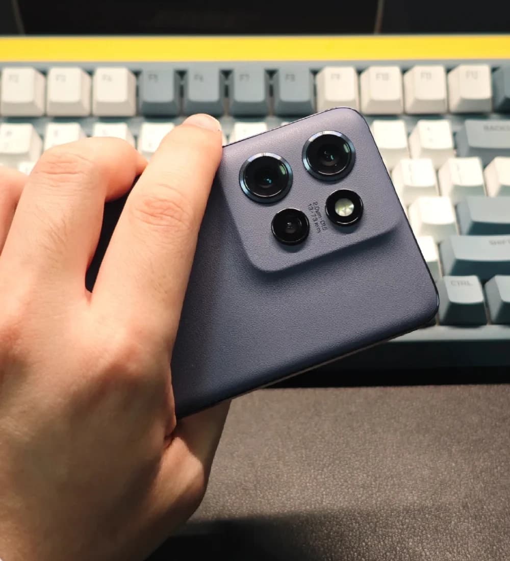 هاتف موتورولا موتو إس50 ديمينسيتي 7300 5جي بشاشة 6.36 بوصة 120 هرتز P-OLED وبطارية 4310 مللي أمبير في الساعة وشحن 68 واط سوبر فووك وكاميرا 50 ميجابكسل مع دعم جوجل - 5