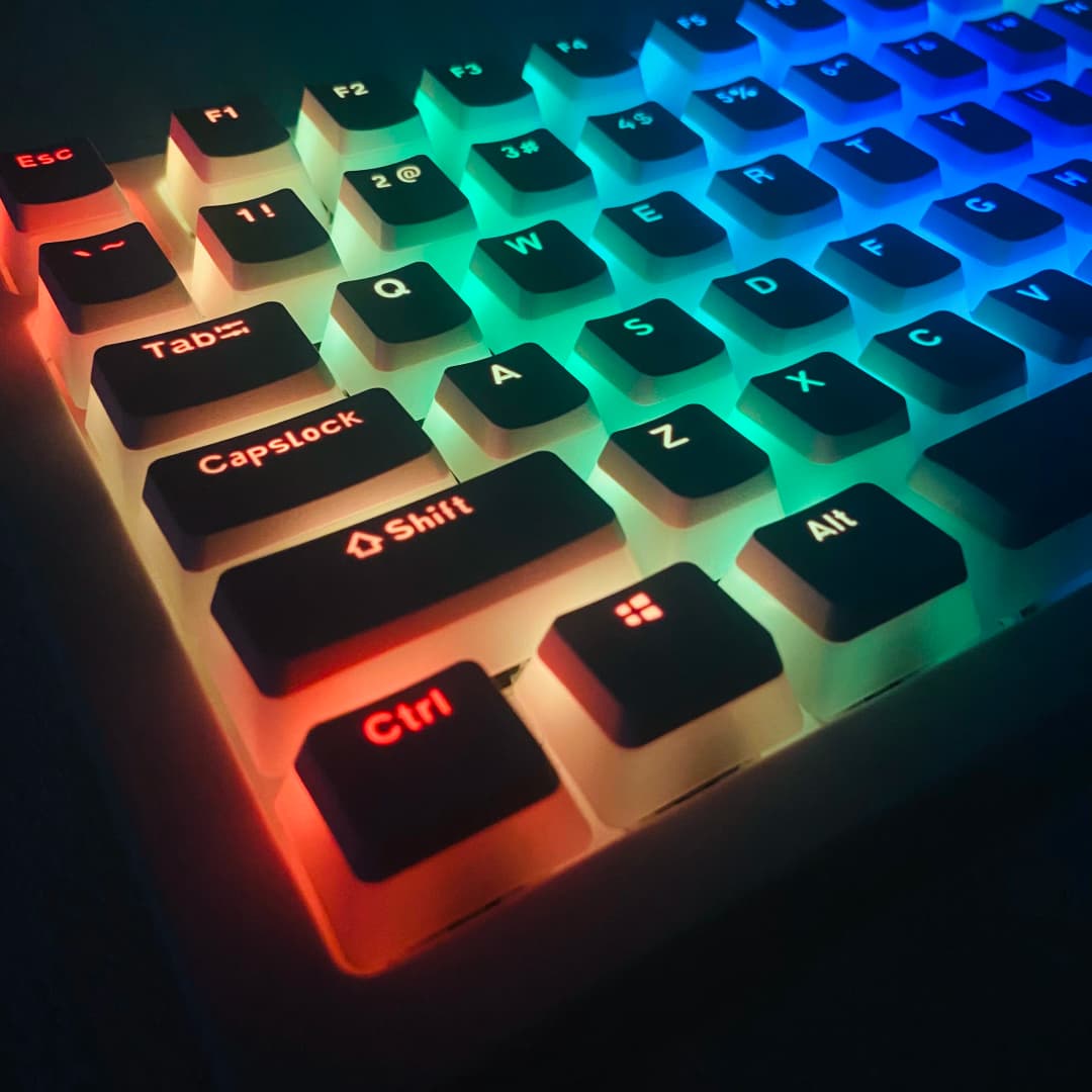 أغطية مفاتيح بودنج شفافة من مادة PBT مخصصة للوحات مفاتيح الألعاب ولوحات المفاتيح الميكانيكية المخصصة 68 75 80 95 108