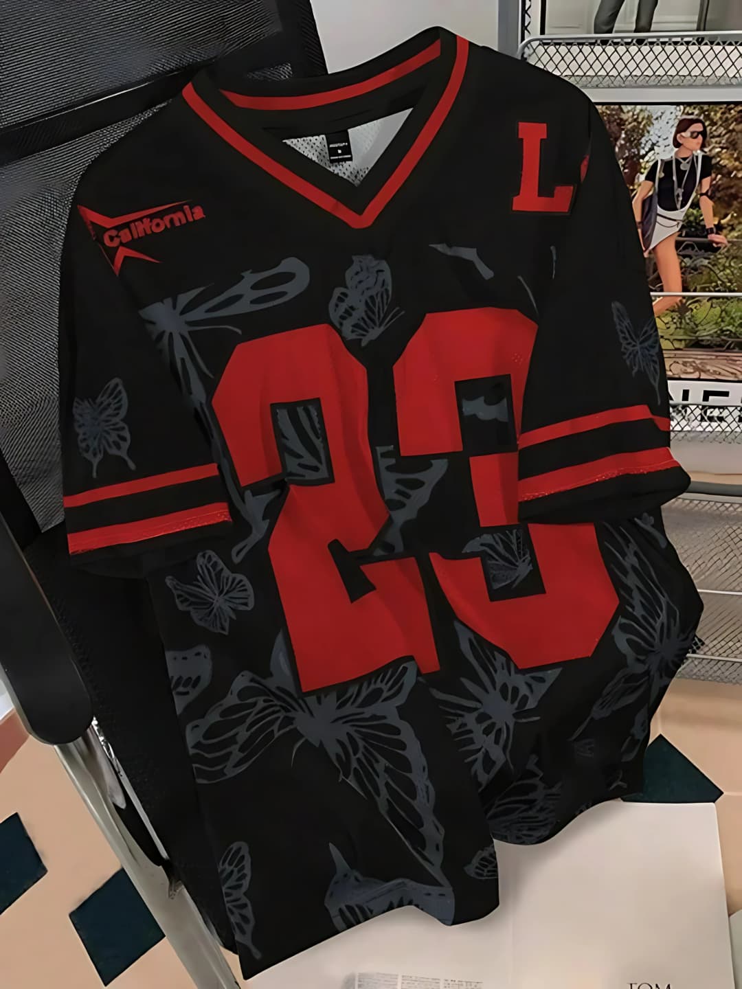 2025 Summer New Men's T-shirt Casual sporty breathable and lightweight V-neck men's T-shirt - 2