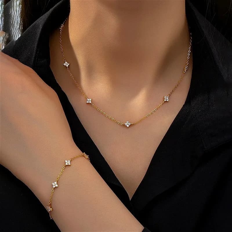 قلادة فضة 925 بأربع أوراق زهرة للنساء والفتيات فاخرة سلسلة قلادة قابلة للتعديل 18 كيلو ذهب مجوهرات هدايا الحفلات