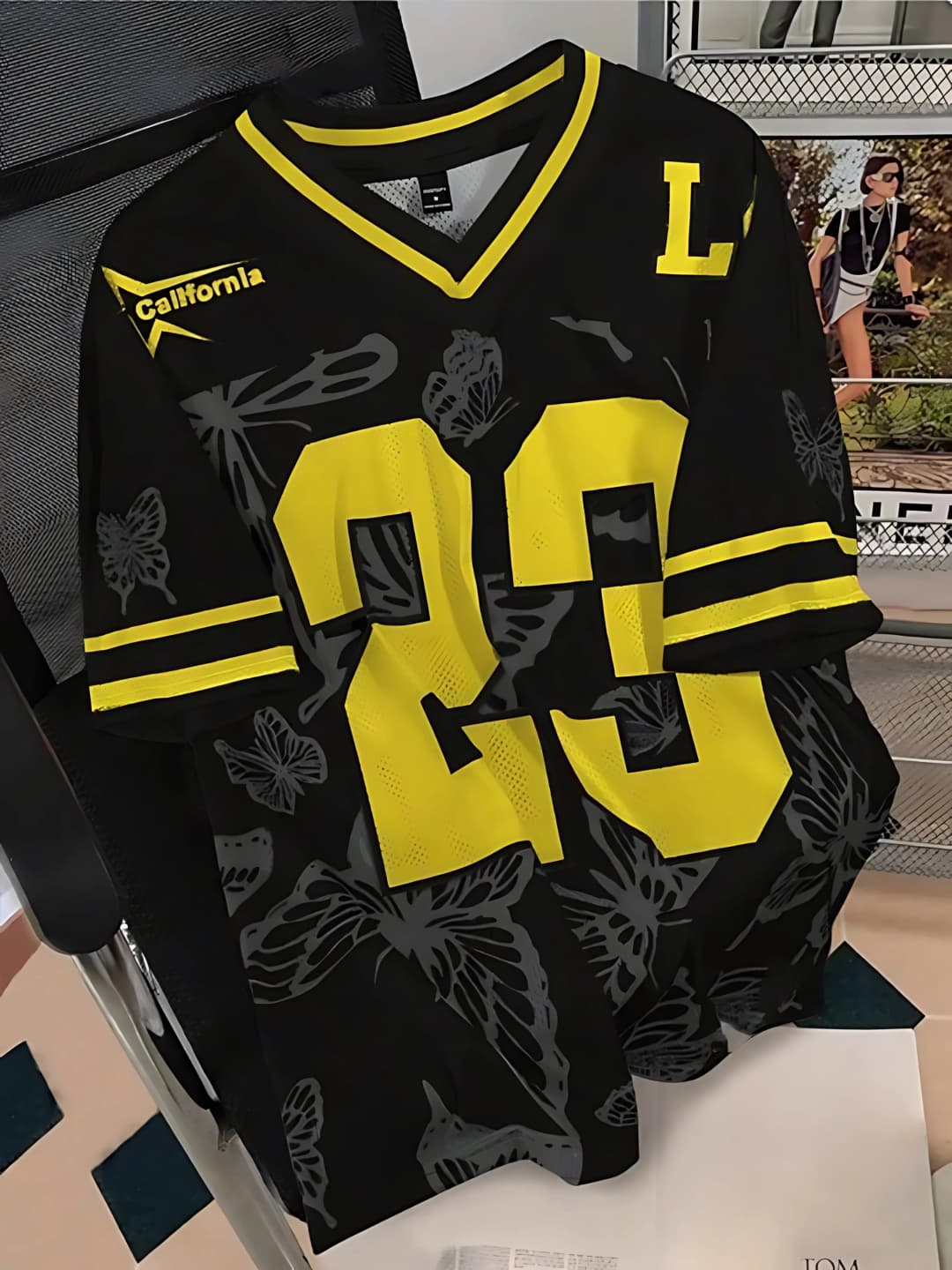 2025 Summer New Men's T-shirt Casual sporty breathable and lightweight V-neck men's T-shirt - 3