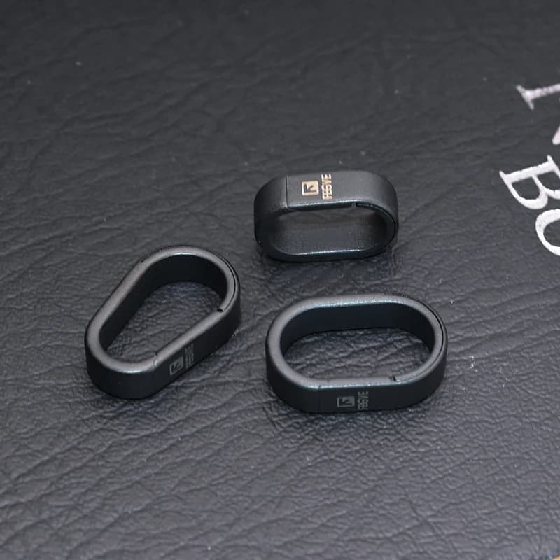 حلقة مفاتيح سريعة الفك من سبائك التيتانيوم بطلاء PVD أسود لمفاتيح السيارات وإكسسوارات الاستخدام اليومي حلقة توصيل معدنية مدمجة ومتينة - 4