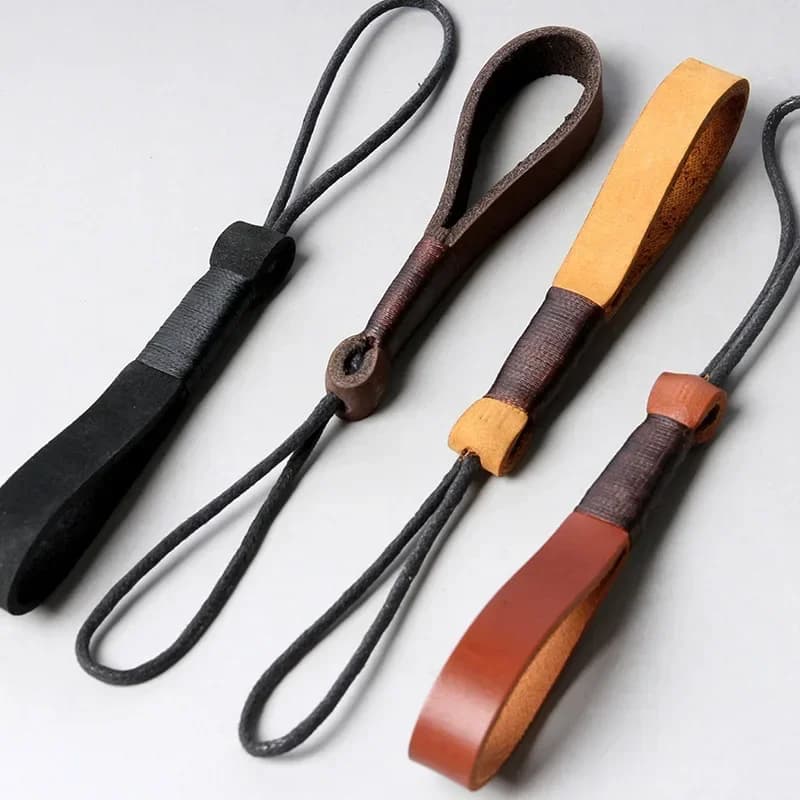 مفاتيح السيارة الراقية اليدوية من جلد البقر الحقيقي حبل المعصم حزام سلسلة المفاتيح للرجال والنساء قلادة مفتاح السيارة إكسسوارات هدية DIY - 2