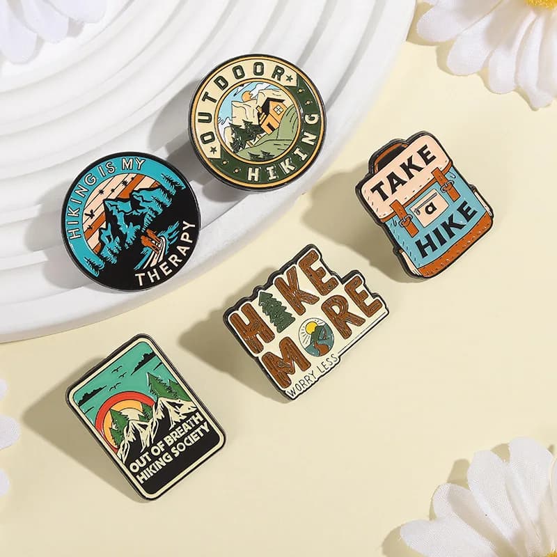 شارات ودبابيس مغامرات خارجية من خليط معدني، إكسسوارات حقائب وملابس، هدايا للأصدقاء لمحبي التسلق والمشي والتخييم - 3